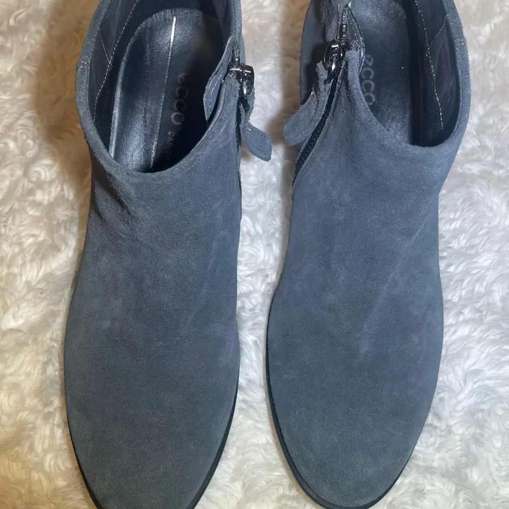 Ecco gray hydro max suede ankle boots size 6